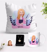 BK Gift Kişiye Özel Bayan Sınıf Öğretmeni Karikatürlü Beyaz Kupa Yastık ve İsimli Papatya Kolye Hediye Seti-2 (Model 1)