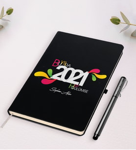 BK Gift Kişiye Özel Bu Yılda Hep Gülümse Temalı Siyah Defter Kalem Seti
