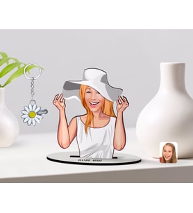 BK Gift Kişiye Özel Kadın Karikatürlü 3D Ahşap Biblo ve İsimli Silver Papatya Anahtarlık-20 (Model 1)