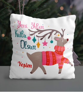 Kişiye Özel Yeni Yılın Kutlu Olsun Geyik Temalı Saten Yastık (Beyaz)