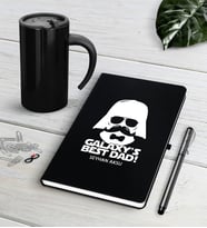 BK Gift Kişiye Özel Galaksinin En İyi Babası Siyah Defter Kalem Termos Mug Seti (Model 1)