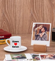 Sevgililere Özel İsim Yazılı Türk Kahvesi Fincanı ve Ahşap Standlı Polaroid Set
