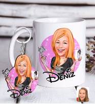 BK Gift Kişiye Özel Kadın Dövme Sanatçısı Karikatürlü Beyaz Kupa ve Anahtarlık Hediye Seti-1 (Model 1)