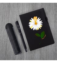 Kişiye Özel Papatya Desenli Uv Baskılı Siyah Defter Roller Kalem Seti