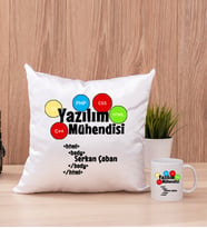 Yazılım Mühendisi Kare Yastık ve Beyaz Kupa Bardak