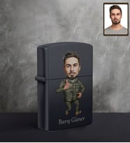 Kişiye Özel Asker Karikatürlü UV Baskılı Siyah Benzinli Çakmak Bay-4