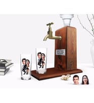 BK Gift Kişiye Özel Renkli Baskılı Sevgililer Karikatürlü İkili Rakı Bardağı ve Ahşap Rakı Standı Hediye Seti-6 (Model 1)