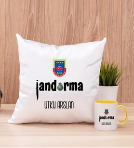 Jandarma Kare Yastık ve Sarı Kupa Bardak