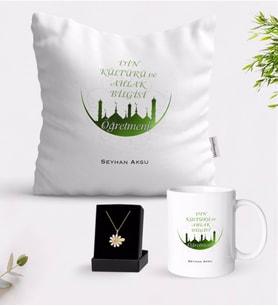 BK Gift Kişiye Özel Din Kültürü ve Ahlak Bilgisi Öğretmeni Beyaz Kupa Yastık ve İsimli Papatya Kolye Hediye Seti (Model 1)