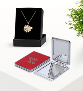 BK Gift Kişiye Özel İsimli Papatya Kolye ve Kırmızı Dikdörtgen Ayna Set