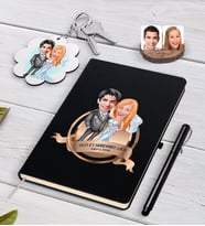 BK Gift Kişiye Özel Yılın En Mükemmel Çifti Karikatürlü Siyah Defter Kalem ve Anahtarlık Hediye Seti-70 (Model 1)