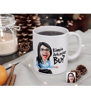 BK Gift Kişiye Özel Kadın Kimin Arkadaşı Bu Karikatürlü Beyaz Kupa Bardak-1