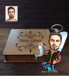 Kişiye Özel Balıkçı Karikatürlü Ahşap Anahtarlık Kutulu Bay-1