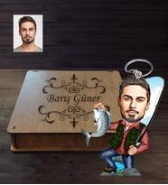 Kişiye Özel Balıkçı Karikatürlü Ahşap Anahtarlık Kutulu Bay-1