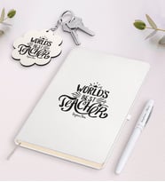 BK Gift Kişiye Özel Dünyanın En İyi Öğretmeni Beyaz Defter Kalem Ve Anahtarlık Hediye Seti-30 (Model 1)