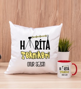 Harita Teknikeri Kare Yastık ve Kırmızı Kupa Bardak