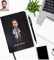 Kişiye Özel Doktor Karikatürlü Siyah Defter Kalem Hediye Seti Bay-6