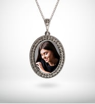 BK Gift Kişiye Özel Fotoğraflı Otantik Gümüş Yaldız Kolye Model 4