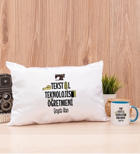 Tekstil Teknolojisi Öğretmeni Dikdörtgen Yastık ve Mavi Kupa Bardak