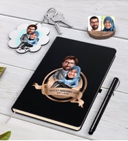 BK Gift Kişiye Özel Yılın En Mükemmel Çifti Karikatürlü Siyah Defter Kalem ve Anahtarlık Hediye Seti-59 (Model 1)
