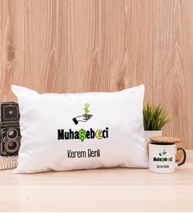 Muhasebeci Dikdörtgen Yastık ve Siyah Kupa Bardak