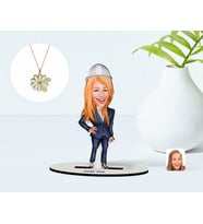 BK Gift Kişiye Özel Kadın Mühendis Karikatürlü 3D Ahşap Biblo ve İsimli Tarihli Papatya Kolye Seti (Model 1)