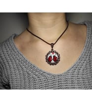 Aşık Uğur Böcekleri Işlemeli Kanaviçe Kolye (Bakır)