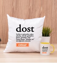 Dost Kelime Anlamı Kare Yastık ve Sarı Kupa Bardak