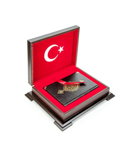 Ahşap Kutulu Türk Bayrağı Desenli Hediye Kuran Seti Dini Hediyelik