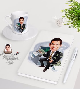 BK Gift Kişiye Özel Erkek Bankacı Karikatürlü Beyaz Defter Kalem Türk Kahvesi Fincanı Seti-3 (Model 1)