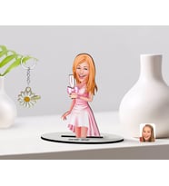 BK Gift Kişiye Özel Kadın Karikatürlü 3D Ahşap Biblo ve İsimli Gold Papatya Anahtarlık-41 (Model 1)