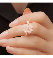 Gümüş Açılır Kapanır Yonca İsimli Kolye (Rose)