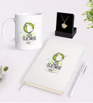 BK Gift Kişiye Özel En İyi Sınıf Öğretmeni Beyaz Kupa Defter Kalem ve İsimli Papatya Kolye Hediye Seti-3 (Model 1)