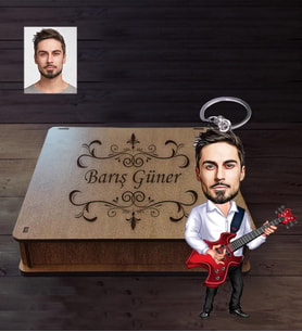 Kişiye Özel Gitarist Karikatürlü  Ahşap Anahtarlık Kutulu Bay-2