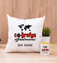 Coğrafya Öğretmeni Kare Yastık ve Sarı Kupa Bardak