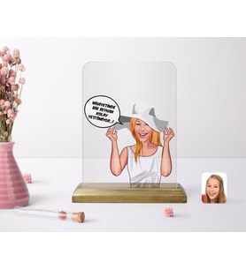 BK Gift Kişiye Özel Kadın Kolay Yetişmiyor Karikatürlü Ahşap Standlı Çerçeve-6 (Beyaz)