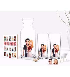 BK Gift Kişiye Özel Renkli Baskılı Sevgililer Karikatürlü İkili Rakı Bardağı Karaf ve Cep Kitabı Hediye Seti-90 (Model 1)