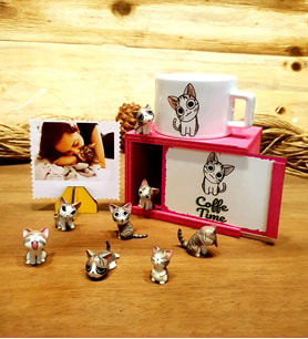 Kişiye özel Coffe Time Fotoğraflı Masum Kedi Pembiş Kutulu Kupa Ve Şans Getiren Kedicikler