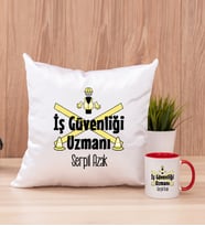 İş Güvenliği Uzmanı Kare Yastık ve Kırmızı Kupa Bardak