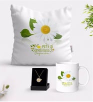 BK Gift Kişiye Özel Papatya Temalı En İyi Öğretmen Beyaz Kupa Yastık ve İsimli Papatya Kolye Hediye Seti-4 (Model 1)