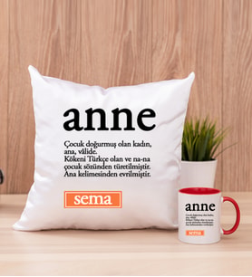 Anne Kelime Anlamı Kare Yastık ve Kırmızı Kupa Bardak