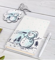 BK Gift Kişiye Özel İsimli Yılbaşı Mutlu Yıllar Beyaz Defter Kalem ve Anahtarlık Hediye Seti-18 (Model 1)