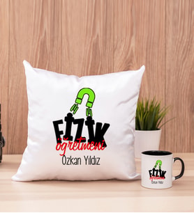 Fizik Öğretmeni Kare Yastık ve Siyah Kupa Bardak