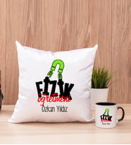 Fizik Öğretmeni Kare Yastık ve Siyah Kupa Bardak