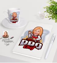 BK Gift Kişiye Özel Bayan Barbekü Chef Karikatürlü Beyaz Defter Kalem Türk Kahvesi Fincanı Seti-1 (Model 1)