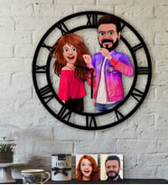 BK Gift Kişiye Özel Sevgililer Animasyon Karikatürlü Ahşap Duvar Saati-32 (Beyaz)