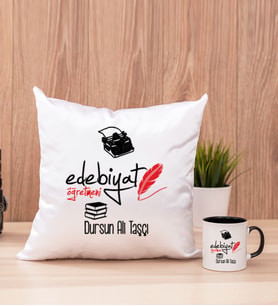 Edebiyat Öğretmeni Kare Yastık ve Siyah Kupa Bardak