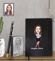 Kişiye Özel Öğretmen Karikatürlü  Siyah Defter Kalem Çakmak Hediye Seti  Bayan-5 (Model 1)