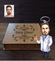 Kişiye Özel Doktor Karikatürlü Ahşap Anahtarlık Kutulu Bay-7