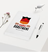 BK Gift Kişiye Özel Almanca Öğretmeni Temalı Beyaz Defter Kalem Hediye Seti - 1